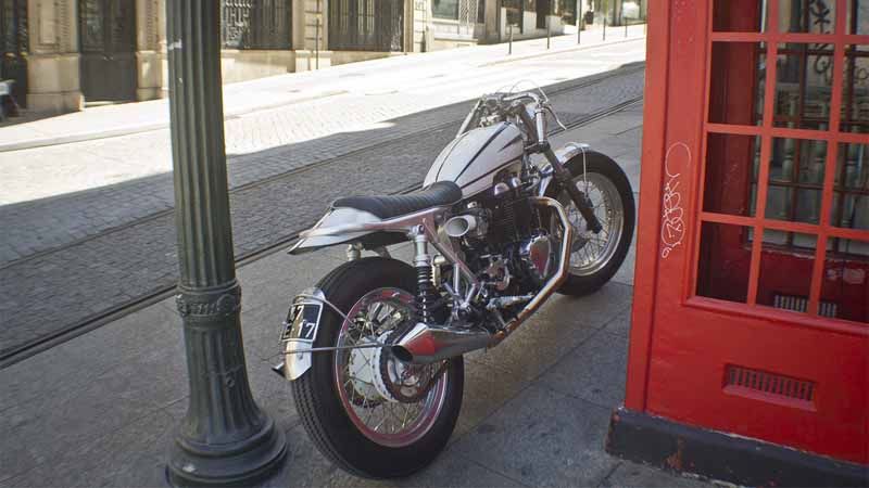 TriumphHotrod010 cr 1600x900