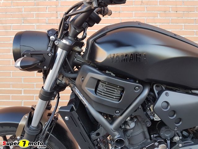 XSR700 06