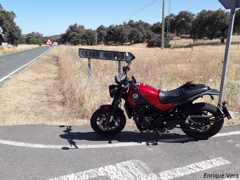 Benelli Leoncino 500 11