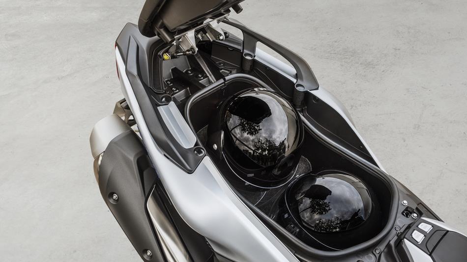 2018 Yamaha TMAX SX Sport Edition EU Matt Silver Detail 011