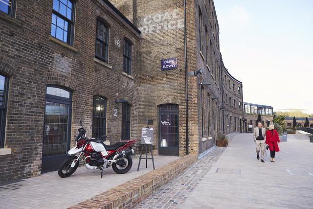 04 LDF19 Tom Dixon Moto Guzzi V85TT