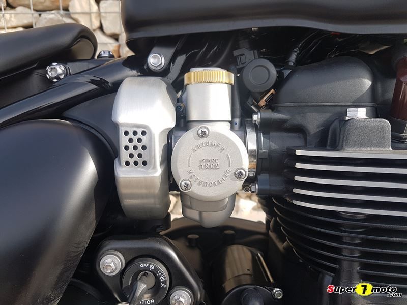 Triumph Bobber Black 12