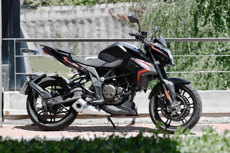 32. VOGE 300R 