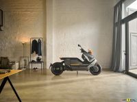 P90428691_highRes_the-new-bmw-ce-04-th