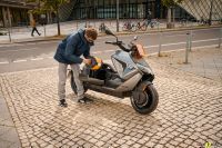 P90428709_highRes_the-new-bmw-ce-04-th
