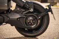 P90428736_highRes_the-new-bmw-ce-04-th