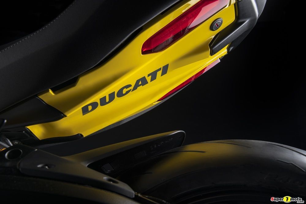 MY22 Ducati Diavel 1260 S 01 34 UC293410 High