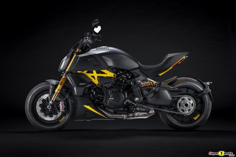 MY22 Ducati Diavel 1260 S 01 3 UC293429 High