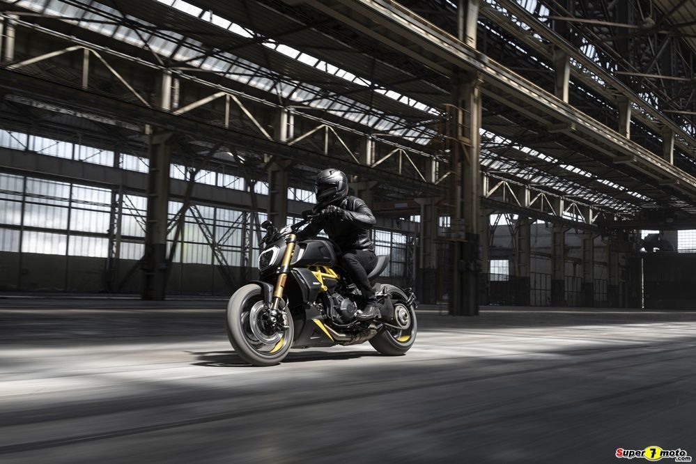 MY22 Ducati Diavel 1260 S 6 UC294029 High