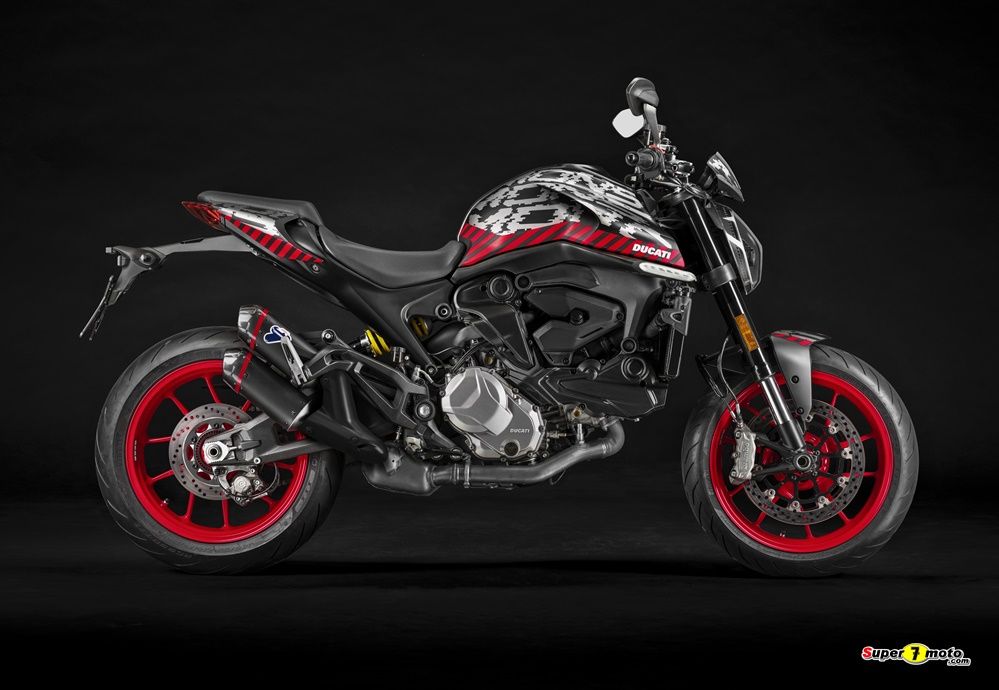MY21 DUCATI MONSTER personalised with plastic covers 24 UC214693 High
