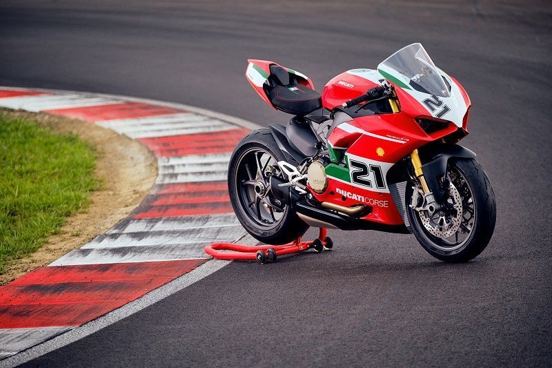 PanigaleV2 Bayliss 1stChampionship20thAnniversary 33 UC308331 High