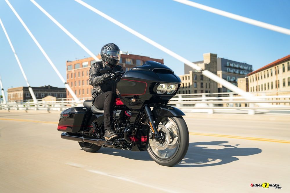 CVO Road Glide Riding