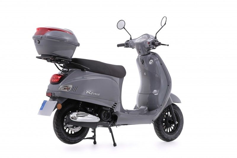 Riya Rome accion con modelo 1