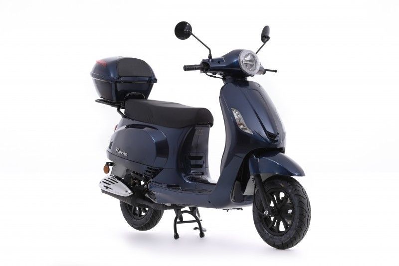 Riya Rome accion con modelo 1