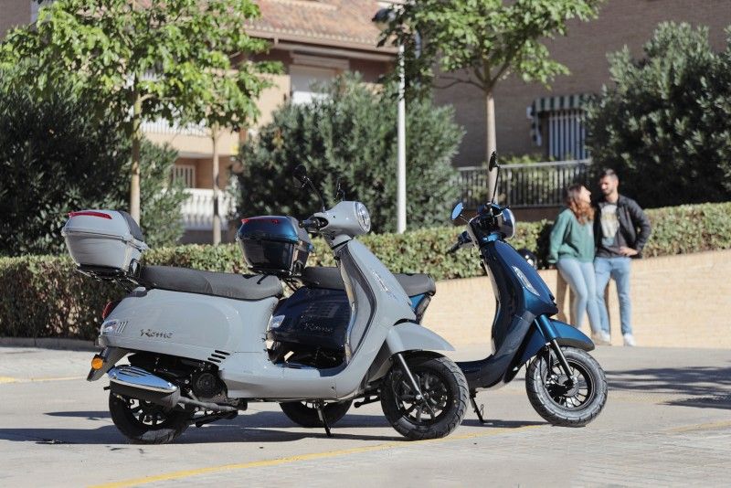 Riya Rome accion con modelo 1