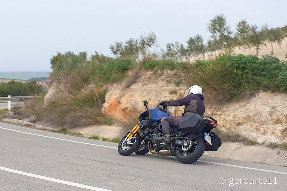 YAMAHA NIKEN 900 02
