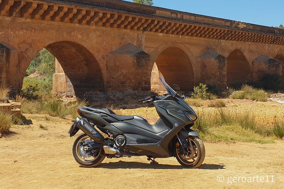 YAMAHA TMAX560 08
