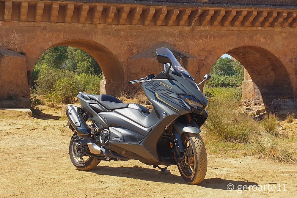 YAMAHA TMAX560 09