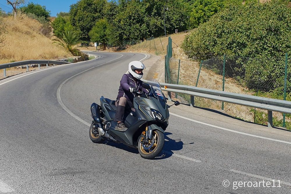 YAMAHA TMAX560 18