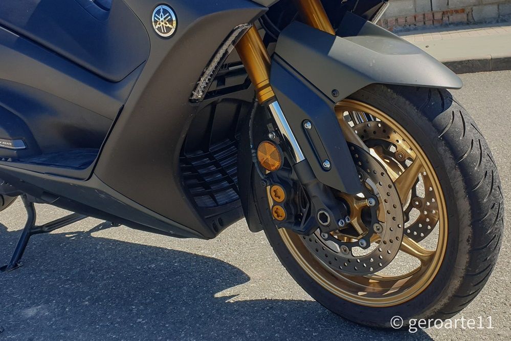 YAMAHA TMAX560 36