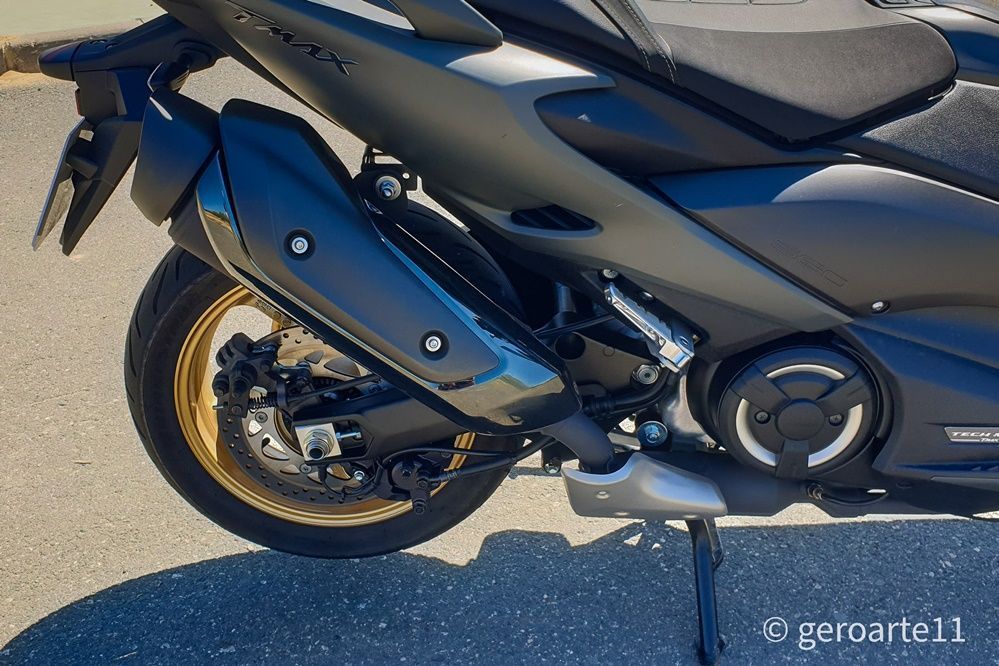 YAMAHA TMAX560 39