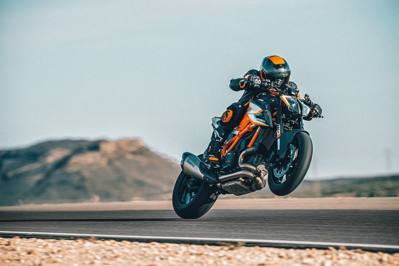 378263 MY21 KTM 1290 SUPER DUKE RR Action