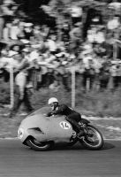 1957_Keith_Campbell_su_8_Cilindri