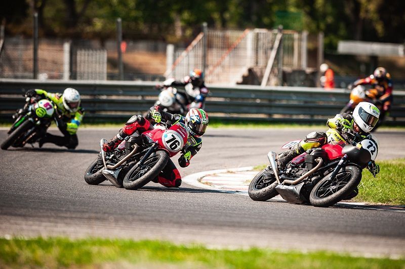 02 Moto Guzzi Fast Endurance