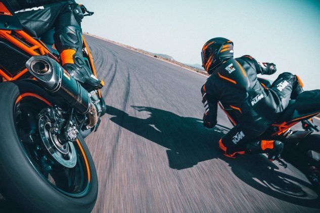083121 2022 ktm rc390 385847 RSC7889 633x422