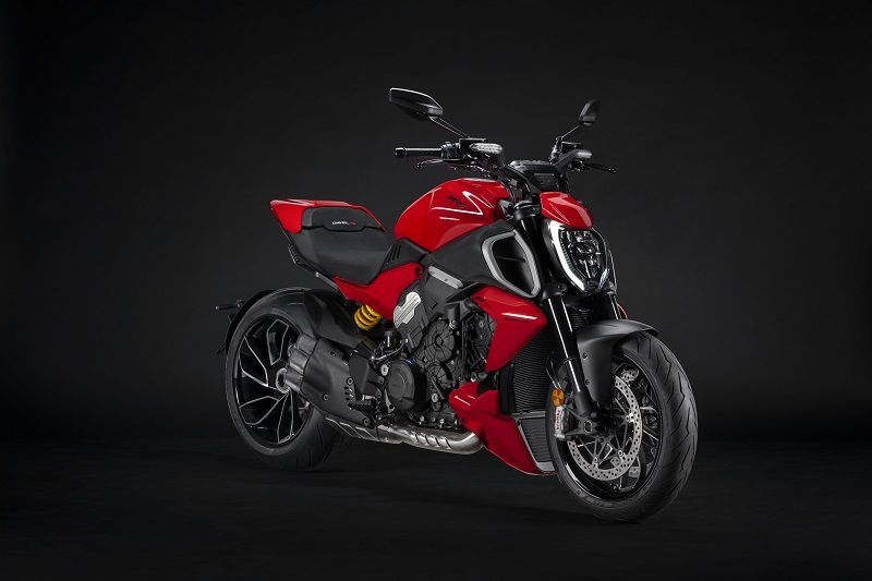 MY23 Ducati Diavel V4 65 UC450444 High