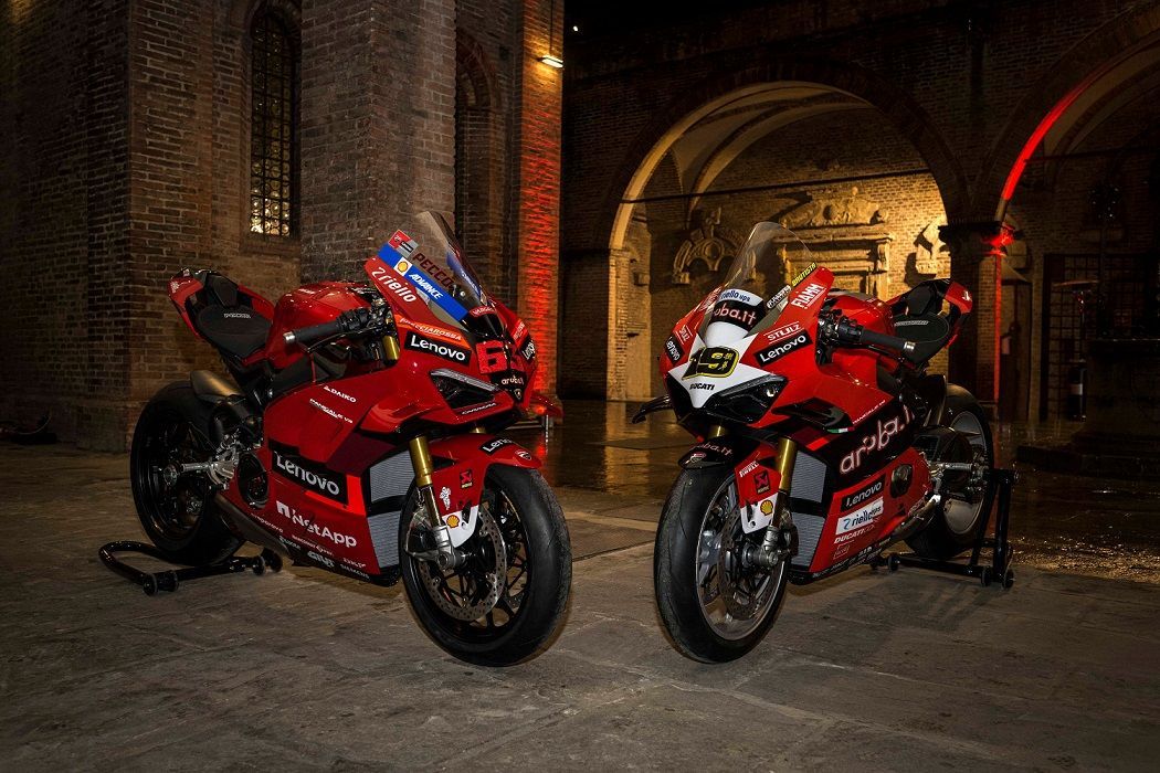 PanigaleV4 2022 WorldChampion Replica 04 UC472210 High