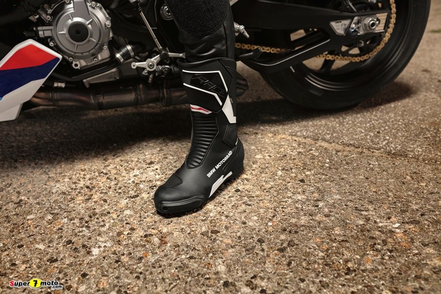 P90490138 lowRes bmw motorrad boots p