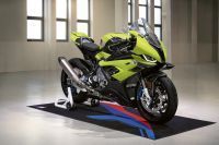 P90462711_highRes_bmw-m-1000-rr-50-yea