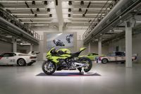 P90462712_highRes_bmw-m-1000-rr-50-yea