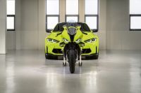 P90462713_highRes_bmw-m-1000-rr-50-yea
