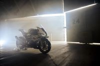 P90480030_highRes_the-new-bmw-s-1000-r