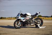 P90480032_highRes_the-new-bmw-s-1000-r