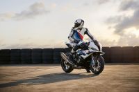 P90480033_highRes_the-new-bmw-s-1000-r