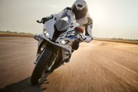 P90480035_highRes_the-new-bmw-s-1000-r
