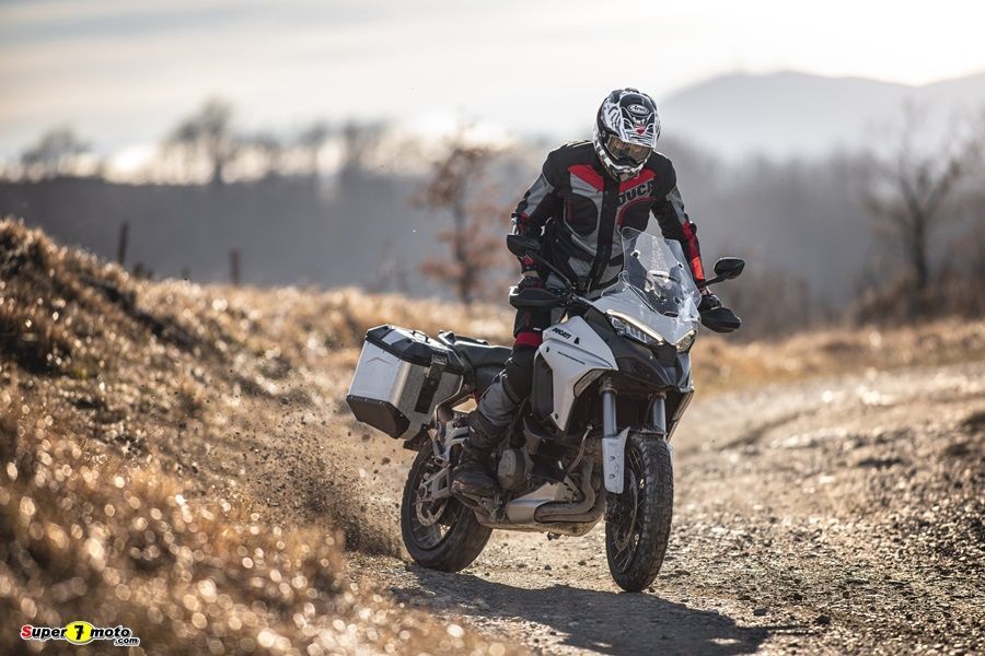 MY22 Ducati Multistrada V4s 034 UC366523 High