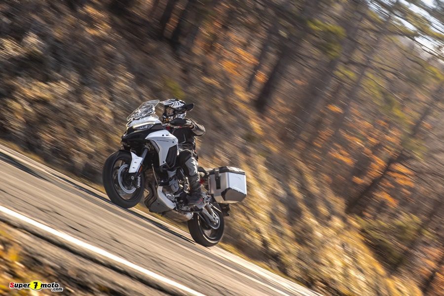 MY22 Ducati Multistrada V4s 100 UC366562 High
