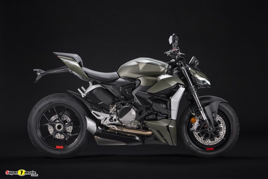 MY23 Ducati StreetfighterV2 2 UC399338 High