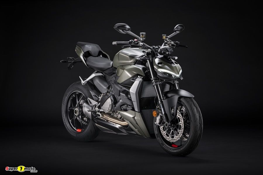 MY23 Ducati StreetfighterV2 8 UC399345 High