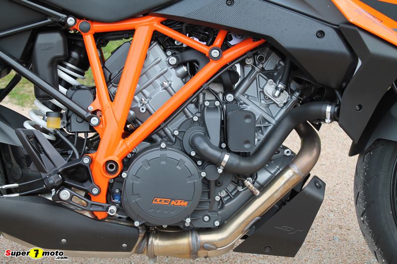 KTM1290SuperDukeGT2022 05