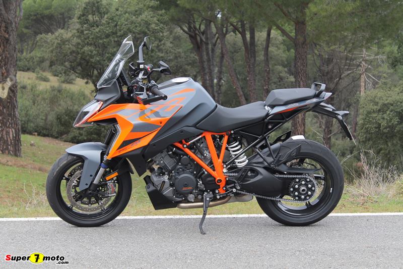 KTM1290SuperDukeGT2022 31