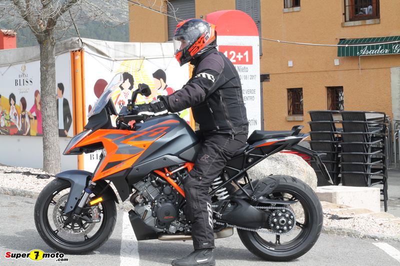 KTM1290SuperDukeGT2022 52