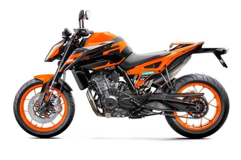 424723 MY22 890 DUKE GP ORANGE 90 Left 