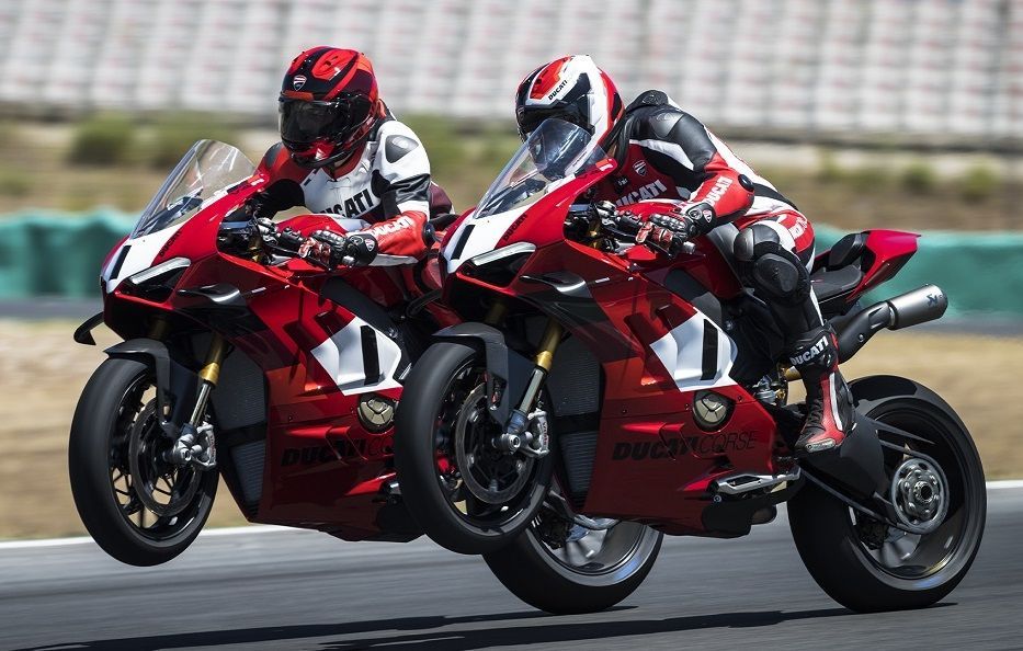 Ducati Panigale V4R MY23 performance gallery 03 1920x1080