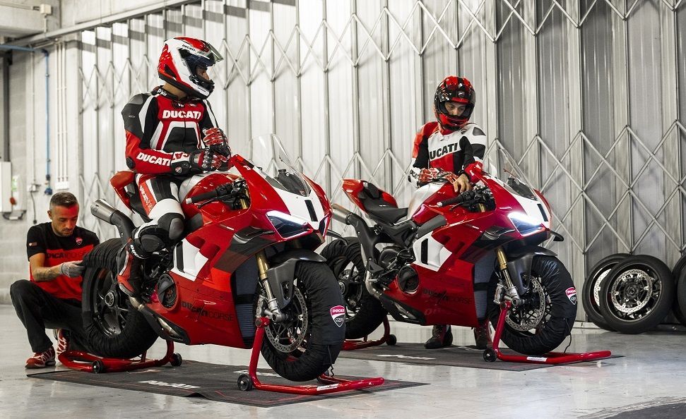 Ducati Panigale V4R MY23 performance gallery 07 1920x1080
