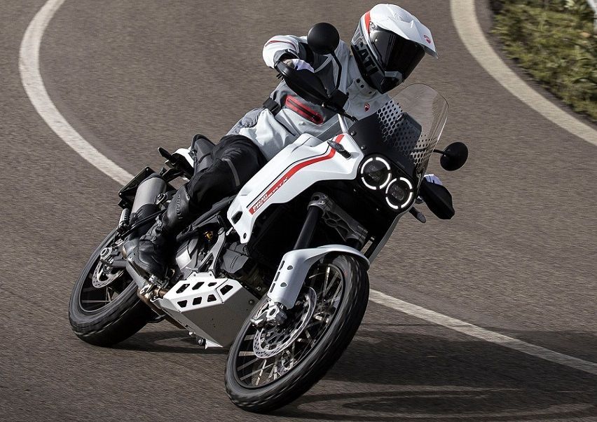Ducati DesertX TurnByTurn 01 UC480681 High